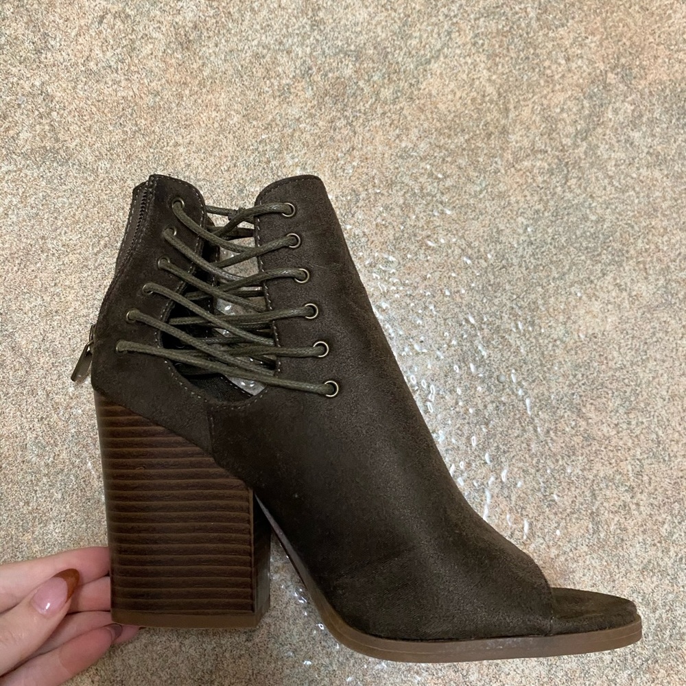 Peek a boo toe heel